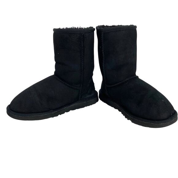 UGG Women's 6 Classic Black Short Boots Sheepskin Shearling - Picture 5 of 7